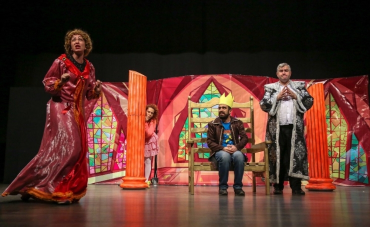 Büyükşehir Binlerce Seyirciyi Tiyatroyla Buluşturuyor