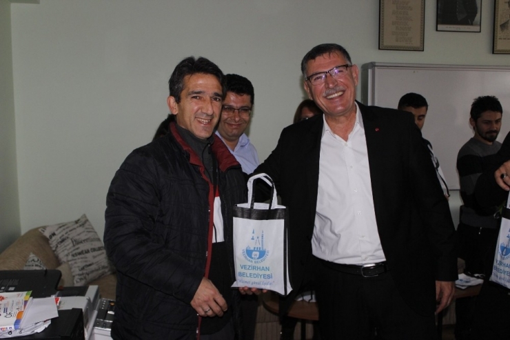 Başkan Duymuş Öğretmenleri Unutmadı