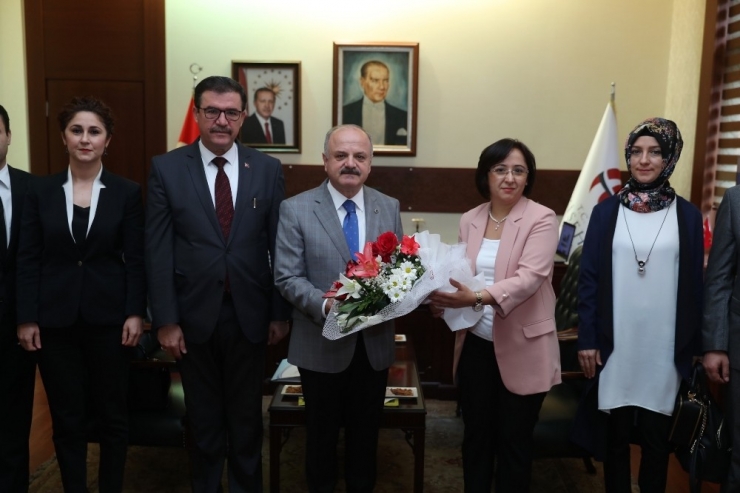 Vali Çakacak, ‘Öğretmenler Günü’ Dolayısıyla Öğretmenleri Kabul Etti