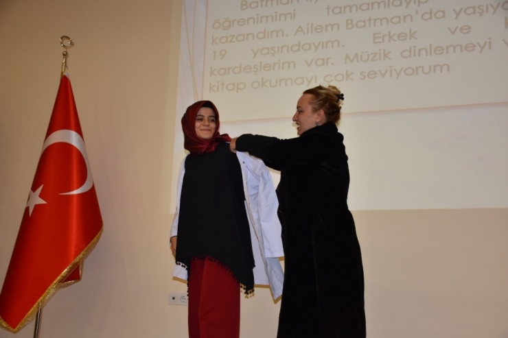 Hrü’nün İlk Diş Hekimliği Öğrencileri Önlüklerini Giydi