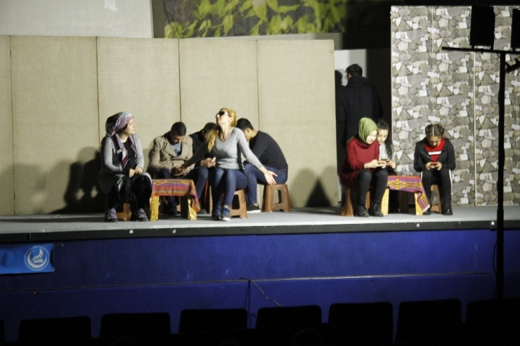 Isparta Ülkü Ocakları’ndan ‘Cehalet’ Oyunu İle Uyuşturucuyla Mücadele