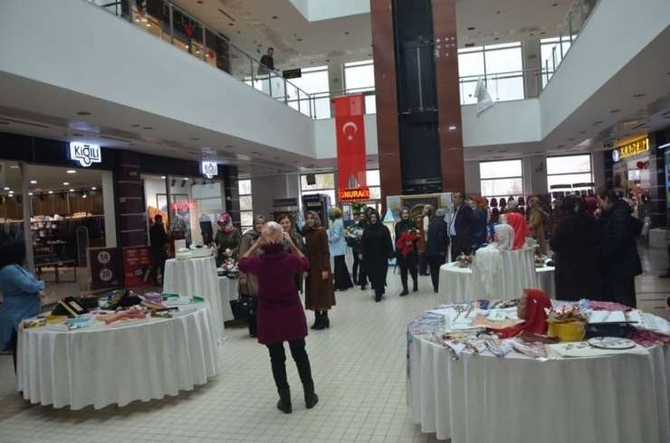Tatvan’da El Sanatları Sergisi Açıldı