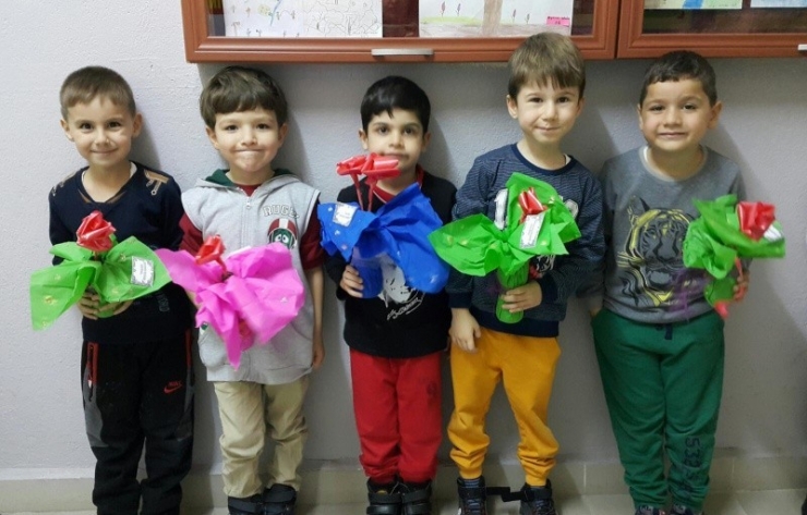 Minik Öğrencilerden ’El Emeği’ Öğretmenler Günü Hediyesi