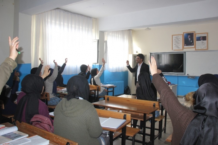 30 Kişinin Öldüğü Faciada Yaralı Kurtuldu, Atandı Öğretmen Oldu