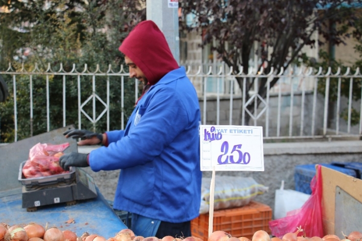 Alınan Önlemler Sonuç Verdi, Soğanın Fiyatı 2,5 Liraya Düştü