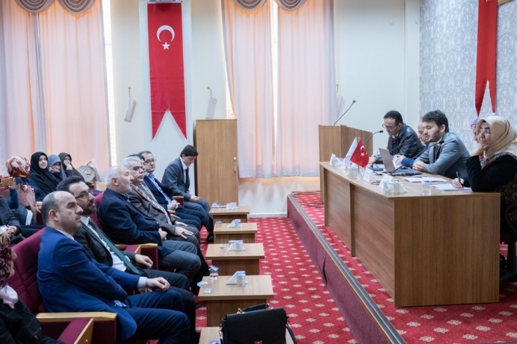 İslami İlimler Fakültesi’nden “Hz. Peygamber Ve Gençlik” Paneli