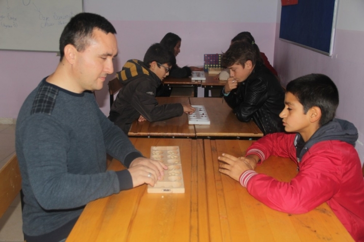 Görmemesi Öğretmesine Engel Değil