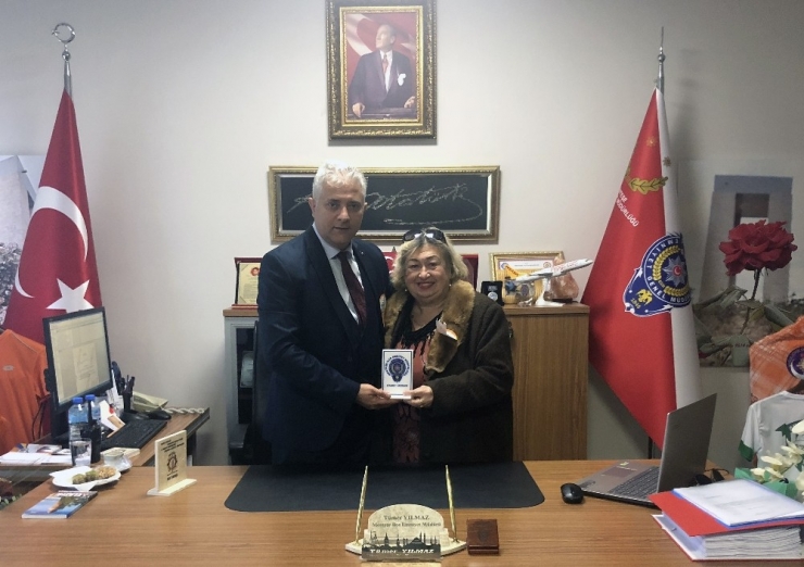 Şehit Kütüphanesine Ünlü Desteği