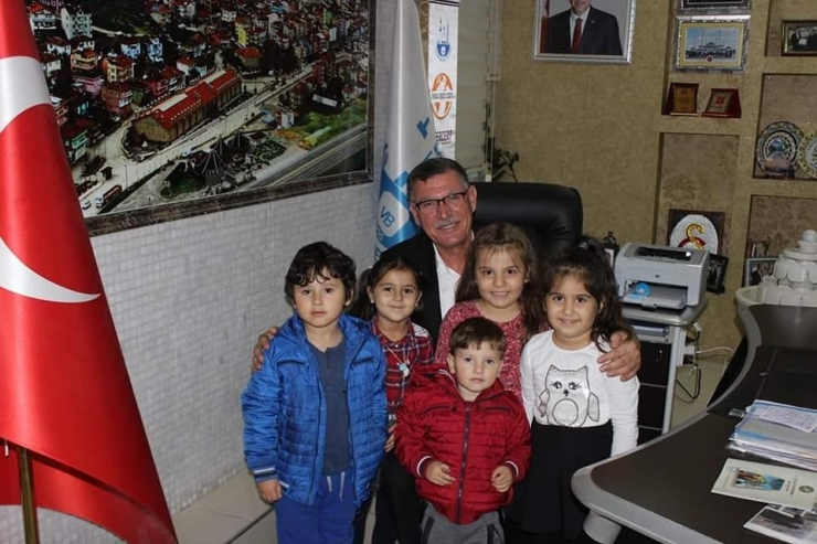 Minik Öğrencilerden Başkan Duymuş’a Ziyaret