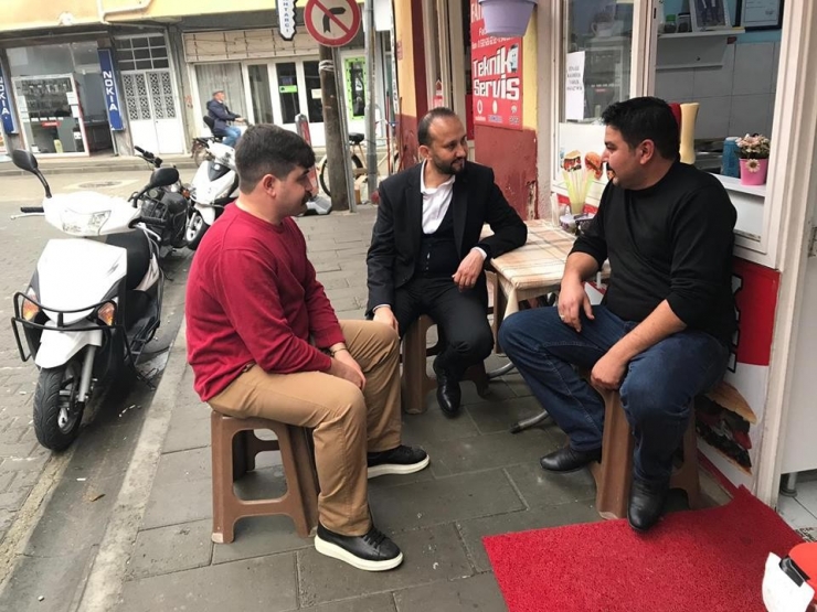 Gençlerden Ak Parti’li Erürker’e Büyük İlgi