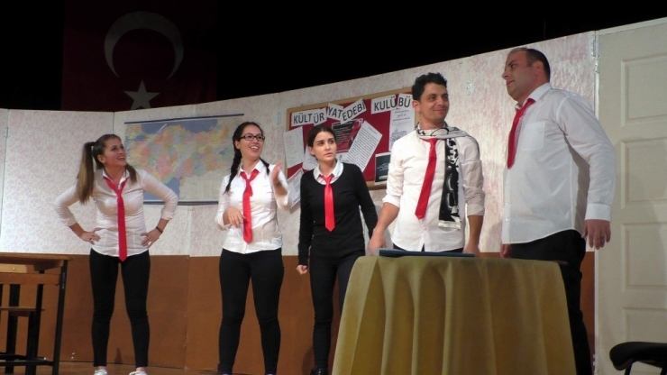 Nazillili Öğretmenler Hem Sahneledi Hem De Oynadı