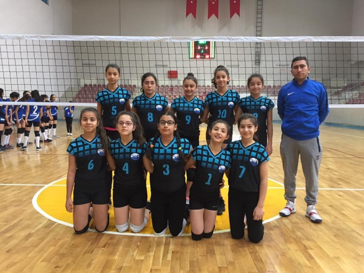 Voleybol Kulüplü Midi Kızlarda 3.hafta Geride Kaldı