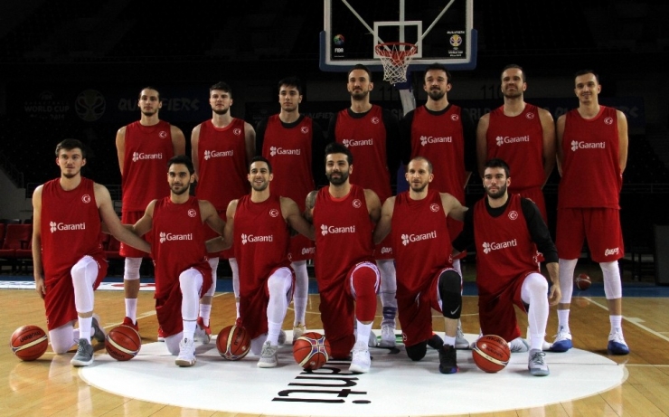 A Milli Erkek Basketbol Takımı Basınla Buluştu