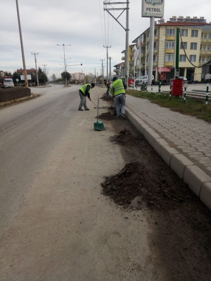 Şuhut Belediyesinden Çevre Düzenleme Çalışması