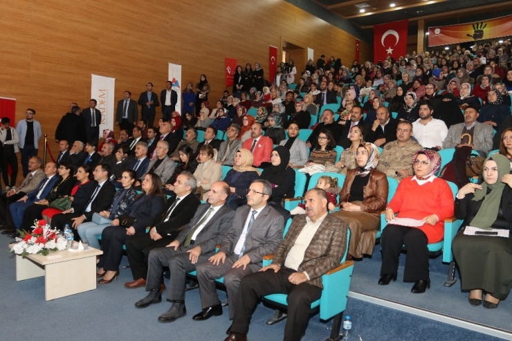 Ağrı’da ‘Kadına Karşı Şiddetle Mücadele” Paneli