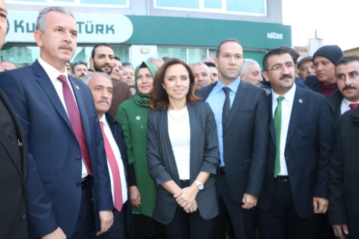 Ak Parti Niğde Belediye Başkanı Adayı Özdemir’e Coşkulu Karşılama