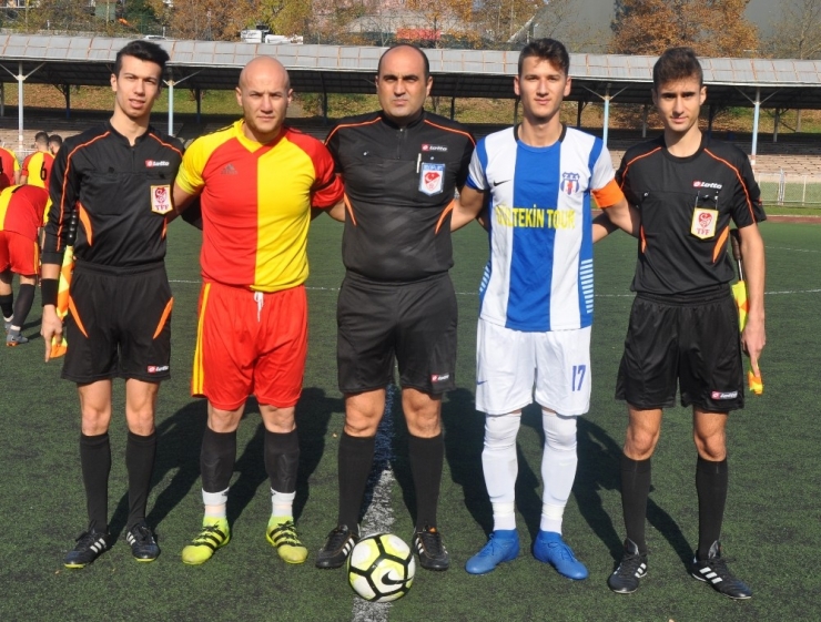 Kalp Krizinden Ölen Arkadaşları İçin Sahaya El Ele Çıktılar