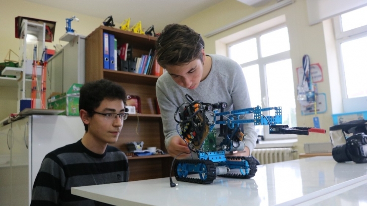 Sinir Sisteminden Komutlarla Çalışan Bomba İmha Aracı Geliştirildi