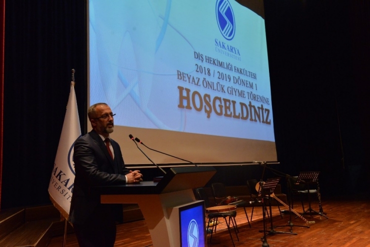 Diş Hekimliği Öğrencileri Beyaz Önlük Giydi