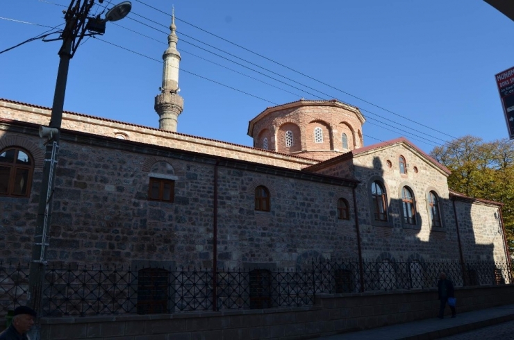 Trabzon’da Restorasyonu Tamamlanan Ortahisar Büyük Fatih Camii İbadete Açıldı