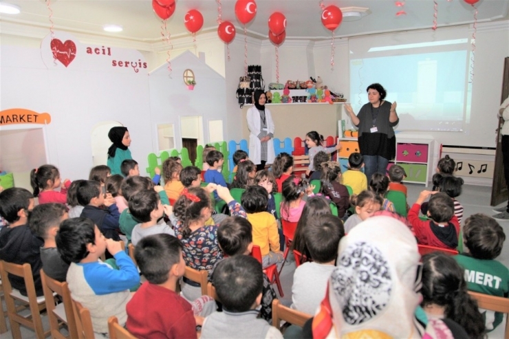 Başiskele’deki Çocuklara Hijyen Eğitimi