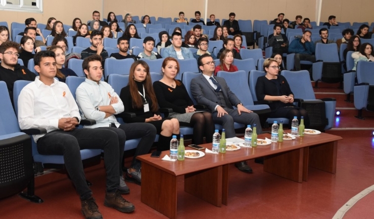 Esogü’de “Kadına Şiddete Dur De” Konulu Konferans