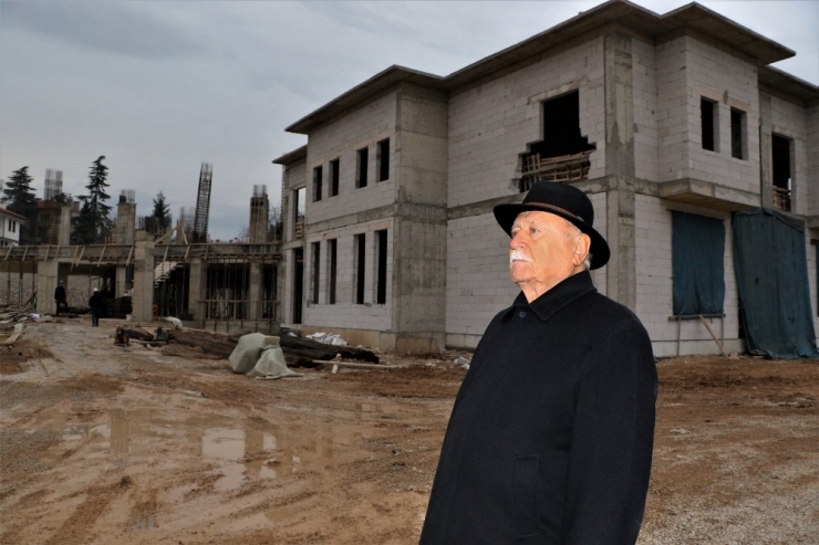 Ünlü İş Adamı Belediye Başkanlığı İçin Kolları Sıvadı