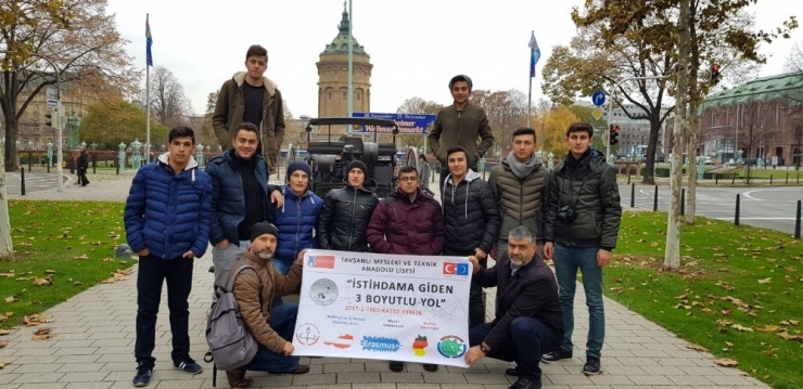 Öğrenciler Kendilerini Geliştirmek Adına Almanya’da