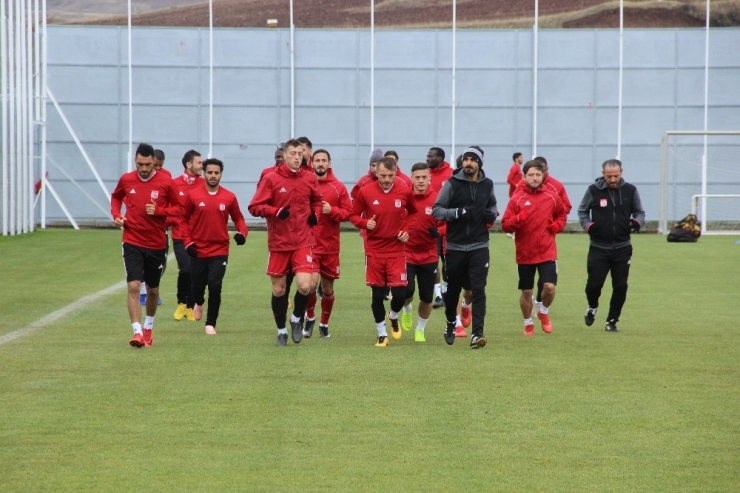 Hakan Keleş: "Başakşehir’i Yenecek Güçteyiz"