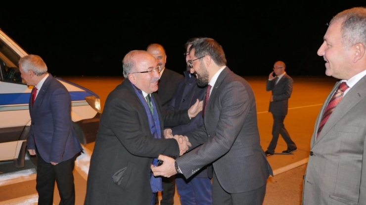 Gümrükçüoğlu’na Coşkulu Karşılama