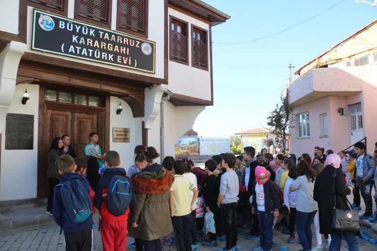 Atatürk Evi Ve Kocatepe’ye Ziyaretçi Akını