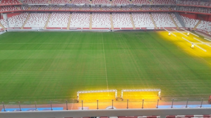 Antalya Stadı’nın Zemini Göztepe Maçına Hazır