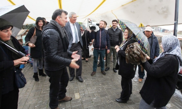 Ümmet Akın Yağmur Çamur Dinlemiyor