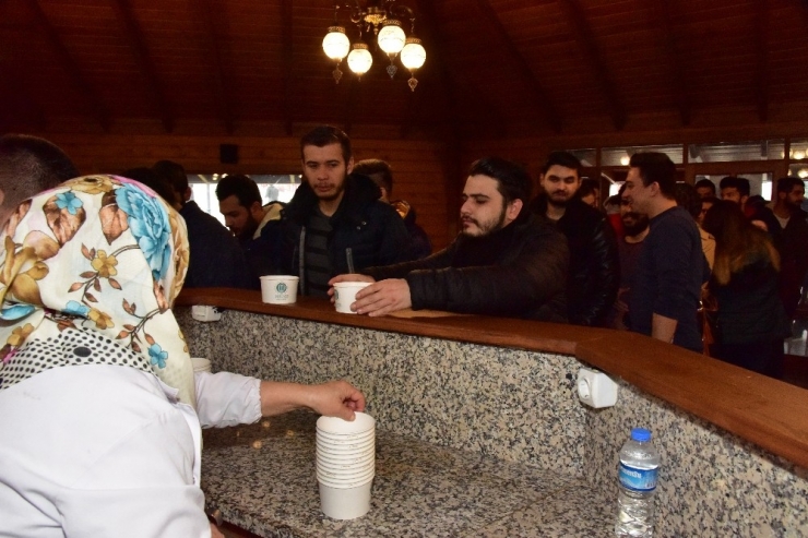 Üniversite Otağında Çay Ve Çorba İkramı