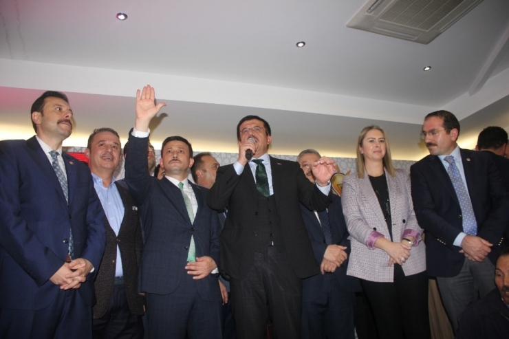 Zeybekci: "Kordon’da Diz Kıra Kıra Zeybek Oynamaya Var Mıyız?