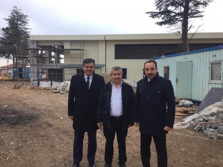 Başkan Yalçın Gençlik Merkezi Çalışmalarını Yerinde İnceledi