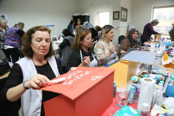 Kadınlar Halk Merkezleri İle Üretiyor