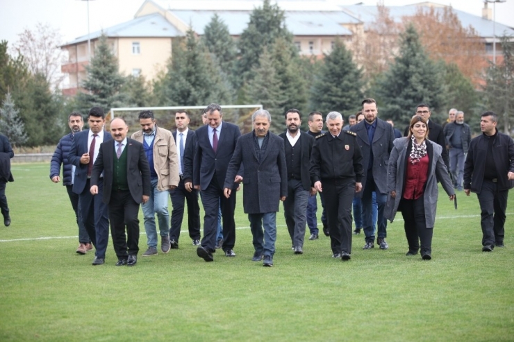 Vali Günaydın Kayserispor’u Ziyaret Etti