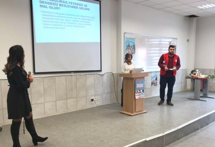 Suriyeli Kadın Sığınmacılara Sağlık Eğitimi Verildi