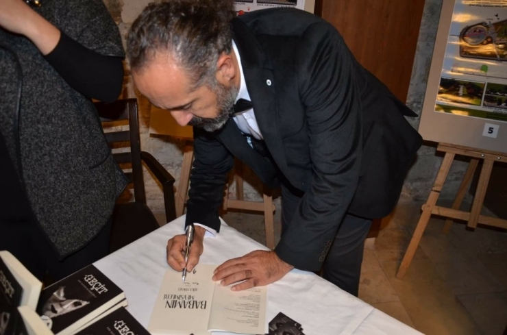 Prof. Dr. Atila Yüksel, Kuşadası’nda Okurlarıyla Buluştu