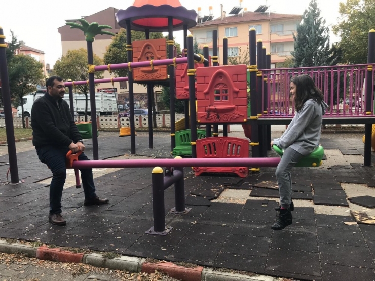 Fedakar Baba Çocuklarıyla Oynayabilmek İçin Bıçak Altına Yatıp 65 Kilo Verdi