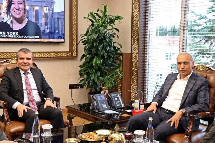 Başkan Aday Adayı Özüm Emniyeti Ziyaret Etti