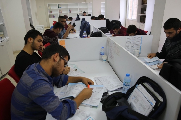 Haliliye’de Gençler Kütüphanelerde Sınava Hazırlanıyor
