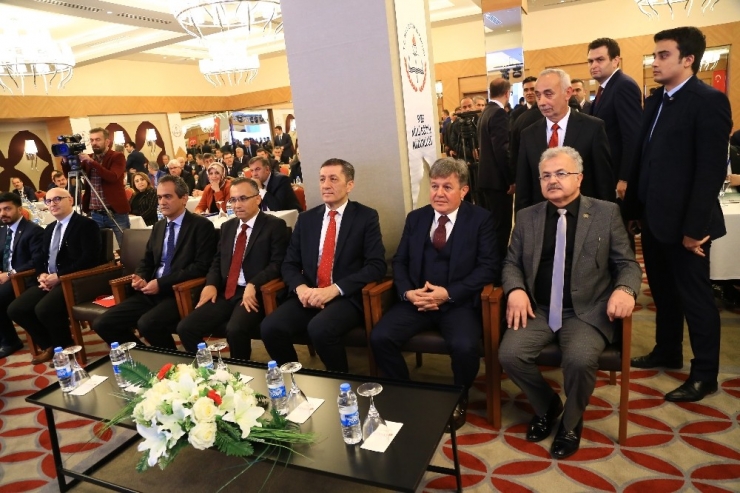 Bakan Ziya Selçuk, 81 İlin Milli Eğitim Müdürü İle Rize’de Bir Araya Geldi