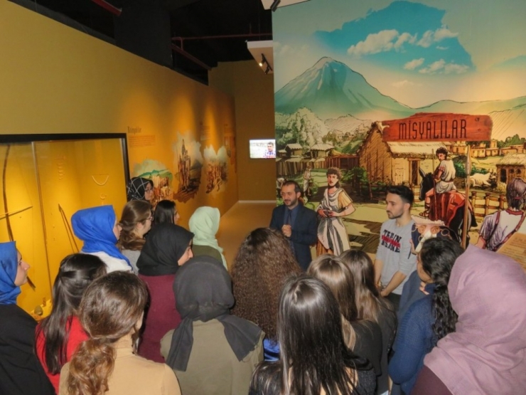 Ders Zili Müzede Çaldı