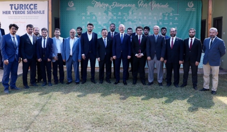 Bakan Soylu, Yunus Emre Enstitüsü’nü Ziyaret Etti