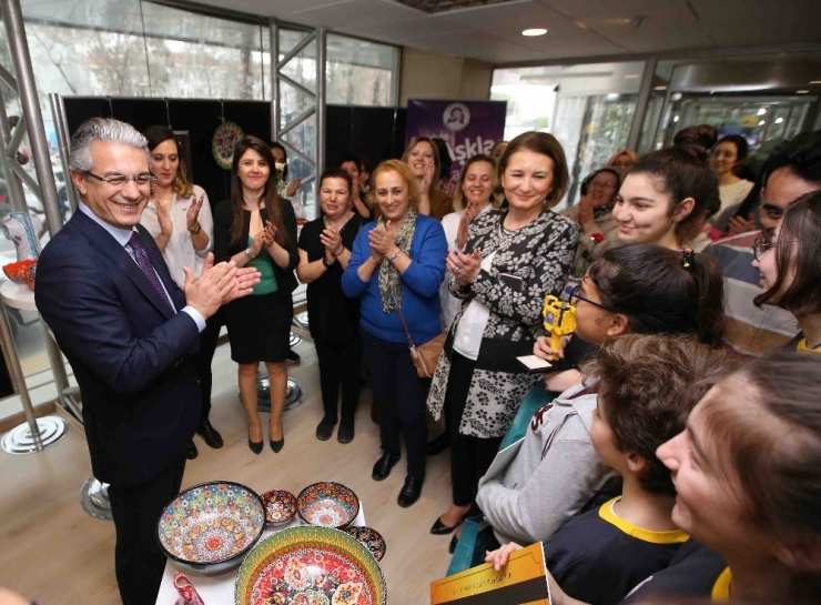 Karşıyaka Belediyesi ‘Kültür Merkezi’ Gibi