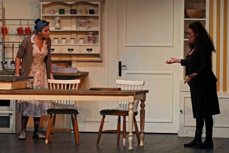 ‘Beyaz’ Üç Gün Kapalı Gişe Oynadı