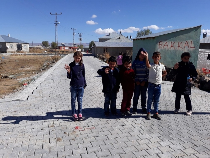 Çaldıran’da Yol Çalışmaları Tamamlandı