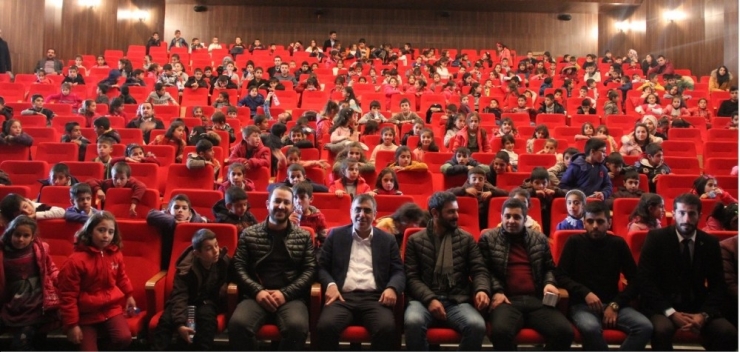 Muradiye’de Köy Çocukları Tiyatro İle Tanıştı